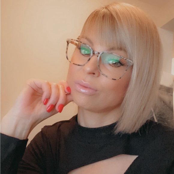 Meet your Posher, Kerri - Picture 1 of 1